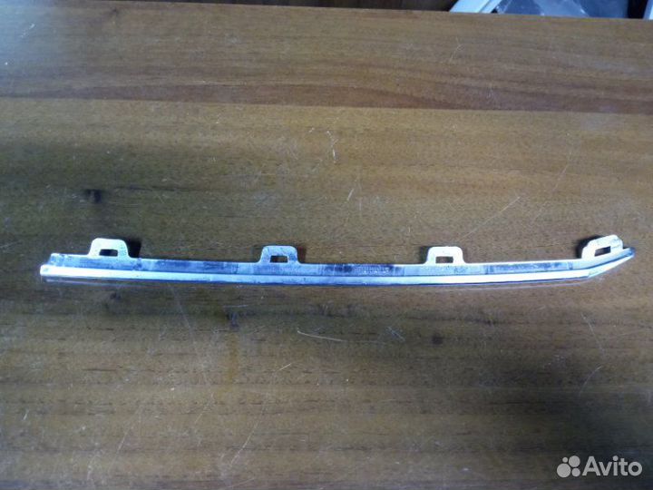 Молдинг решетки радиатора правый Volkswagen Polo