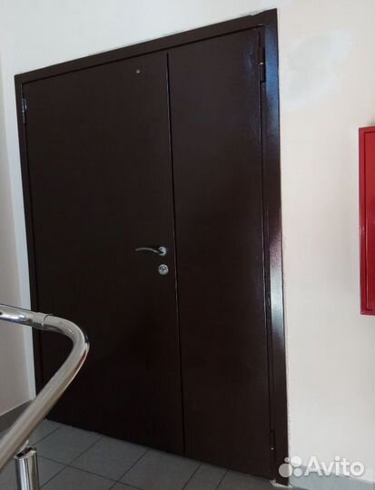 Дверь металлическая тамбурная на этаже