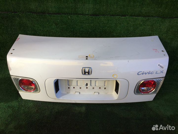 Крышка багажника sedan Honda Civic EG Белая вмятин