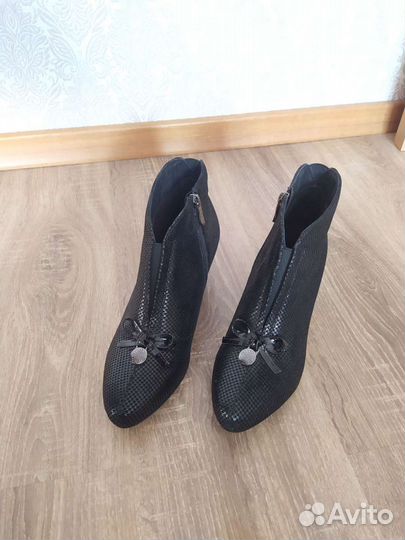 Абсолютно новые кожаные ботинки ботильоны