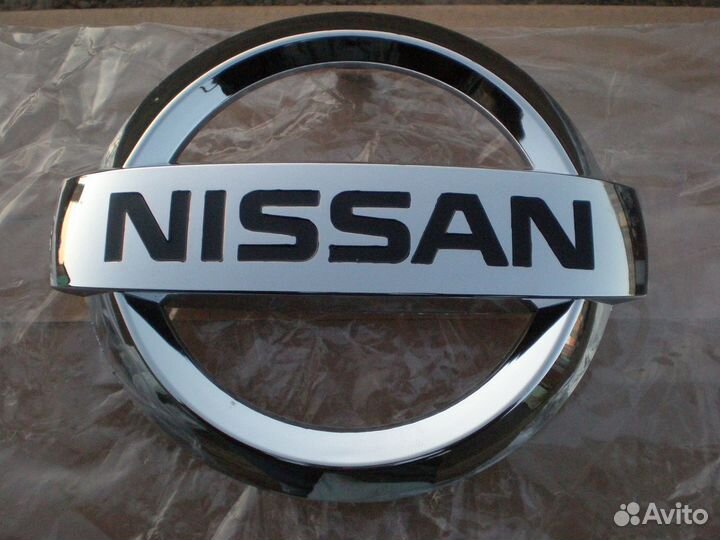 Эмблема решётки радиатора Nissan X-Trail T32 Teana