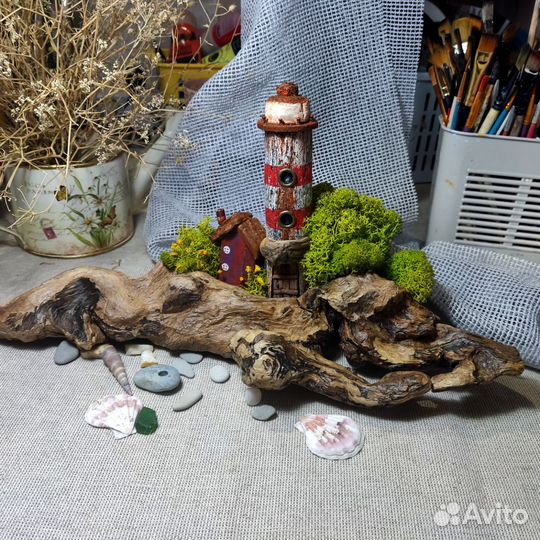 Сувенир из дерева с натуральным мхом, маяк