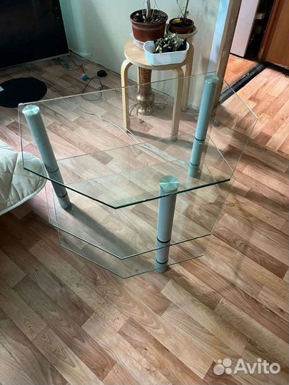 Стеклянная тумба под тв