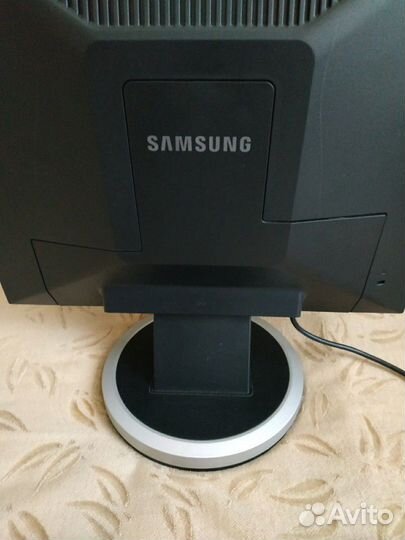 Монитор ЖК Samsung 19