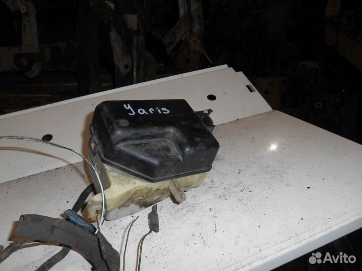 Блок предохранителей моторный Toyota Yaris