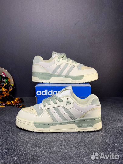 Кроссовки женские Adidas Forum