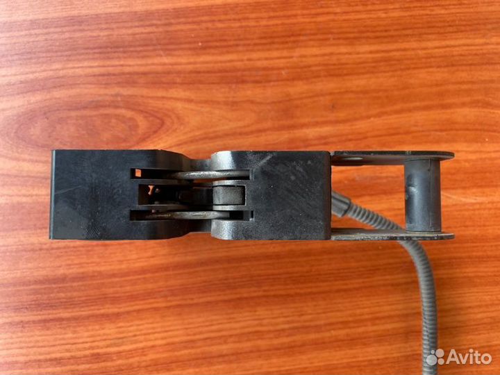 Замок капота Vw Touran minivan BSE 2006