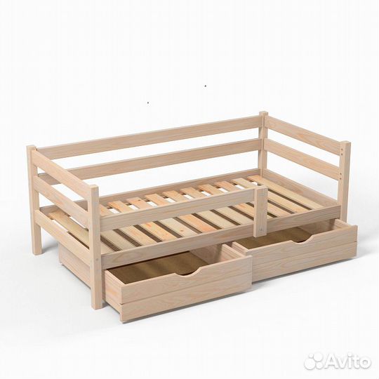 Детская кровать из массива
