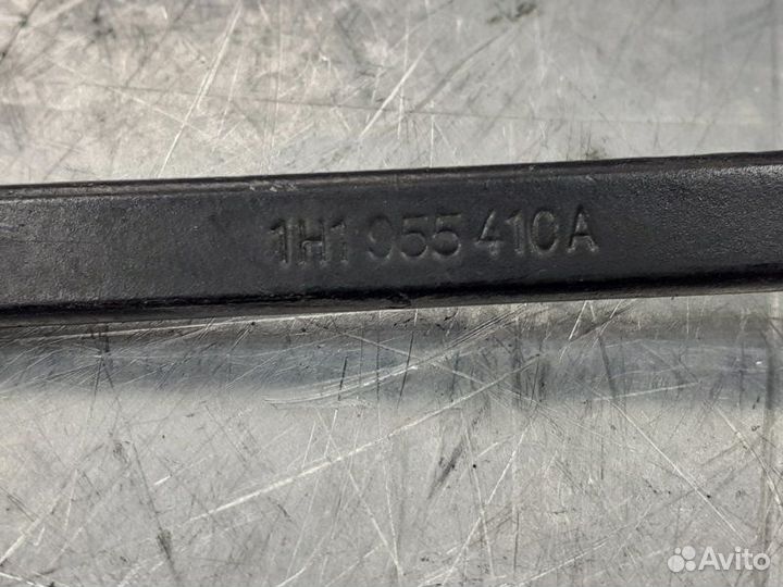 Поводок стеклоочистителя передний правый