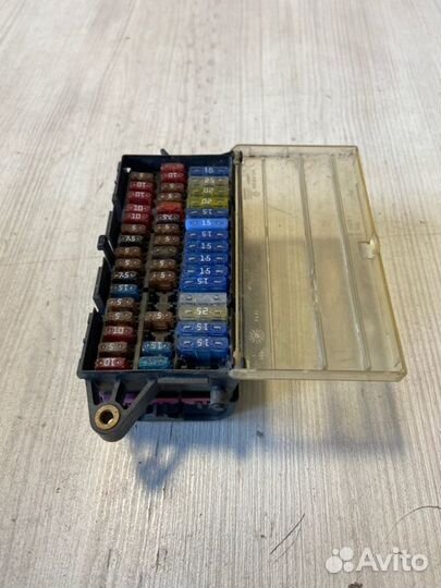 Блок предохранителей Volkswagen Polo