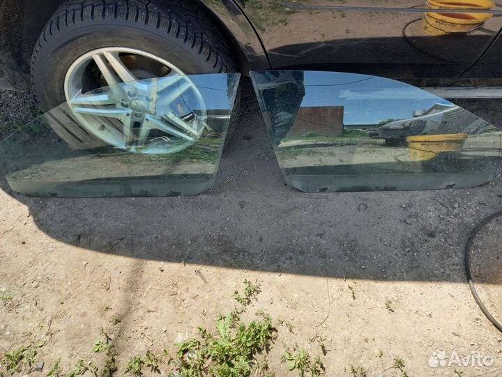 Стекло передней двери VW Jetta 5