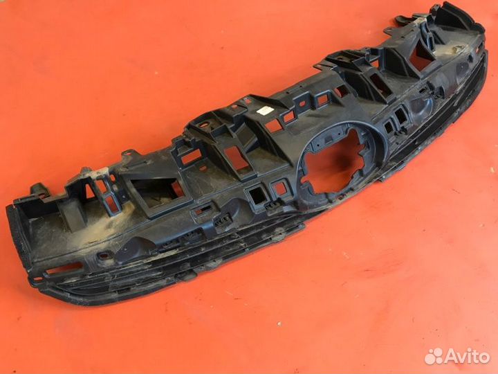 Решетка радиатора Toyota Prius ZVW55 2ZR-FXE 2016