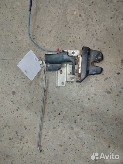 Замок багажника Mitsubishi Lancer 9