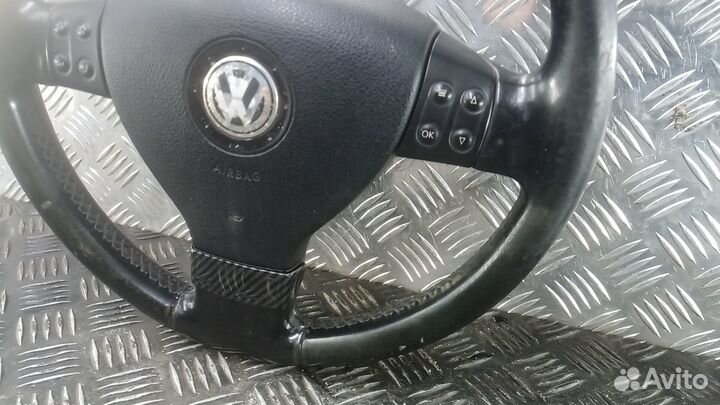 Рулевое колесо volkswagen passat B6 2006