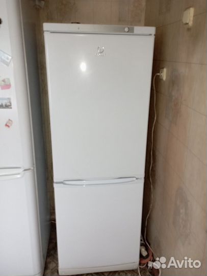 Холодильник двухкамерный indesit