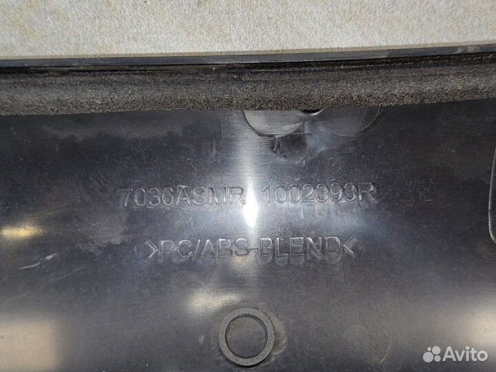 Накладка лобового стекла правая Range Rover Sport