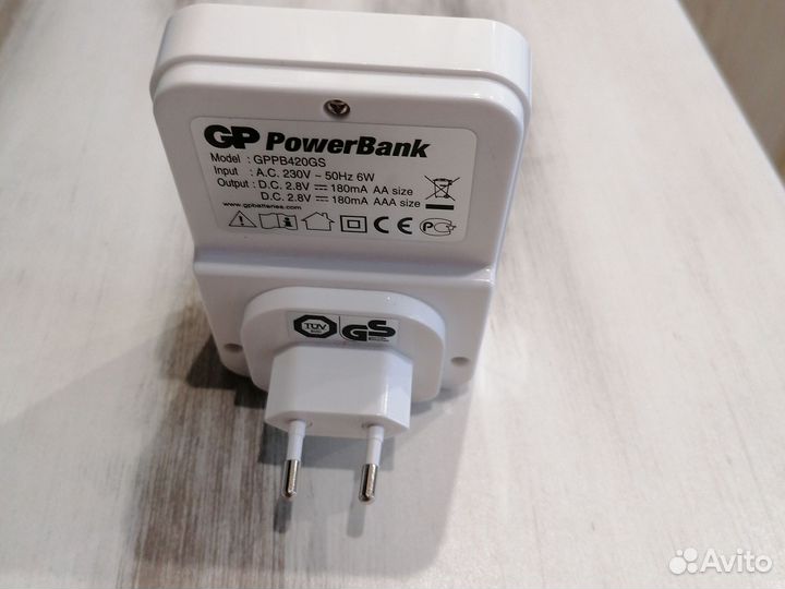 Зарядное устройство GP PowerBank PB420