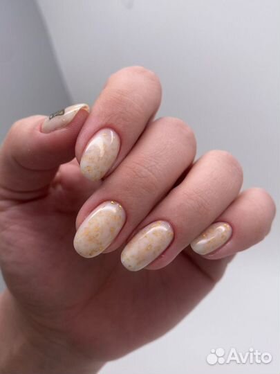 Модель на маникюр