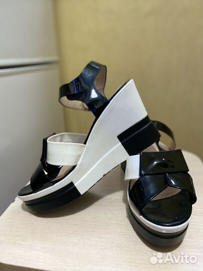 Босоножки женские