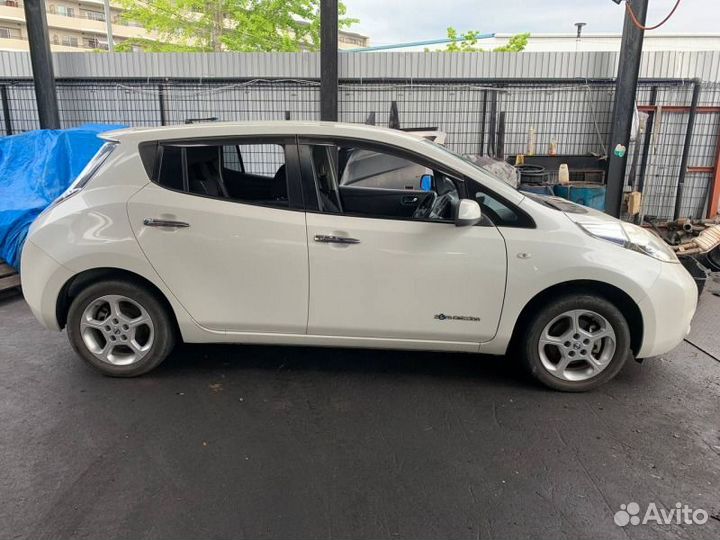 Nissan leaf AZE0 EM57 2013 г. В разбор