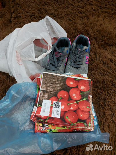 Кроссовки женские