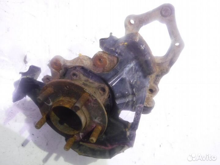 Кулак задний правый Мазда