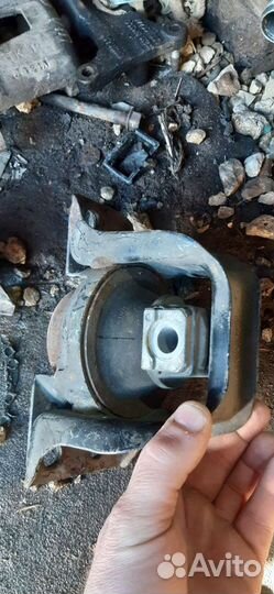 Подушка двигателя ниссан тиида