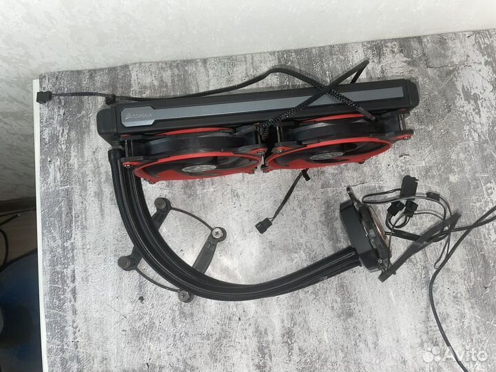 Водяное охлаждение corsair h115i