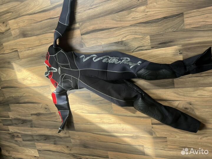 Костюм для дайвинга