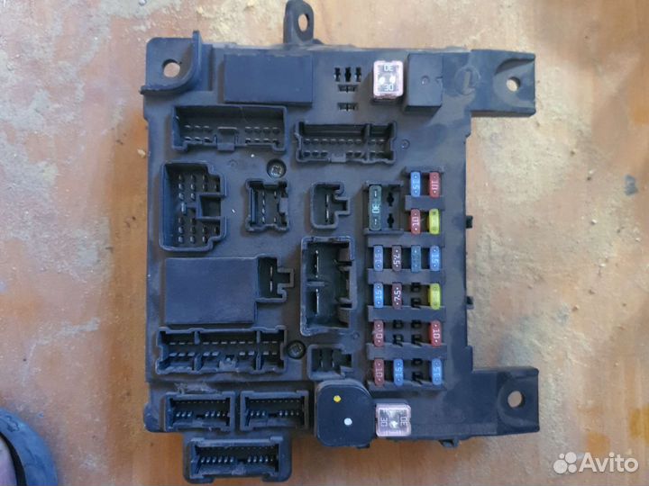 Блок реле предохранителя etacs Mitsubishi 8637A643