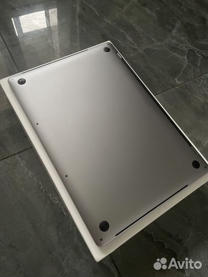 Macbook pro 15 2018 i7 16gb