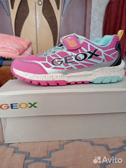 Кроссовки Geox. 34,размер