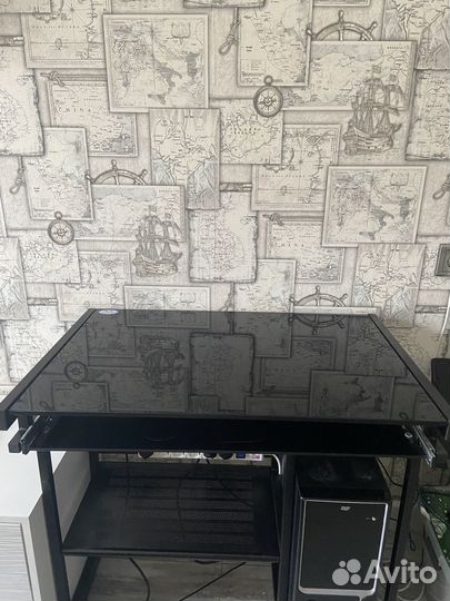 Продам компьютерный стол