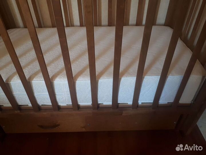 Детская кроватка-качалка с нижним шкафом