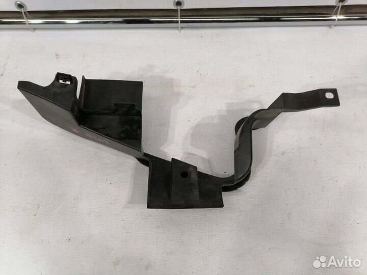 Накладка радиатора передняя правая Mazda Mpv LY3P