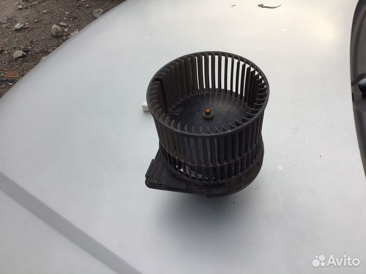 Вентилятор отопителя печки на Opel Vectra B