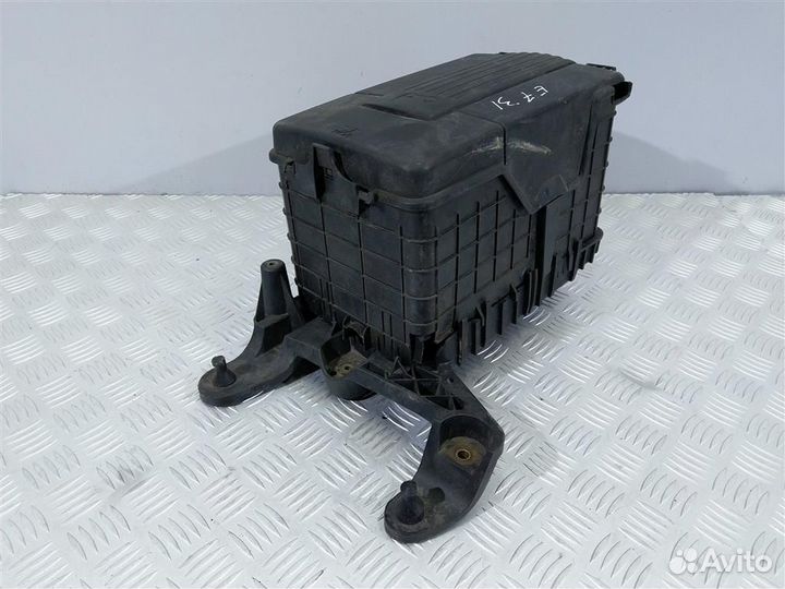 1K0915333H Полка аккумулятора Volkswagen Passat CC