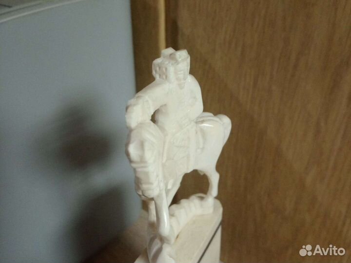 Фигура настольная, резьба по кости