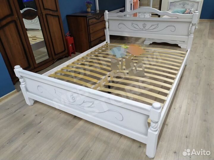 Кровать массив