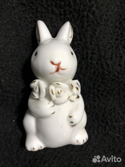 Фигурка фарфоровая 