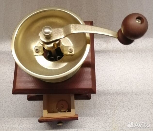 Кофемолка ручная жерновая