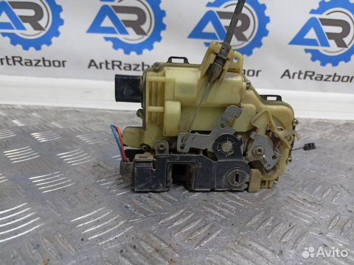 Замок двери задней правой задний правый Skoda