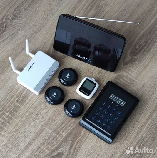 Кнопка вызова официанта, часы, табло, пуль, репите