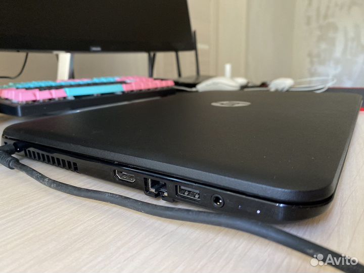 Ноутбук HP Pavilion 15-r050sr