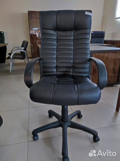 Офисное кресло