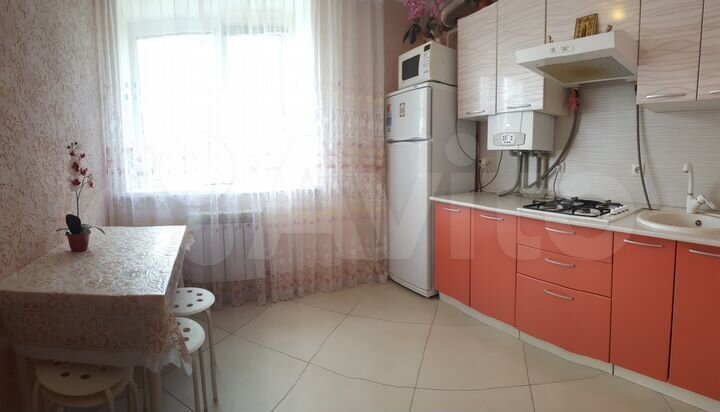 2-к. квартира, 53 м², 1/3 эт.