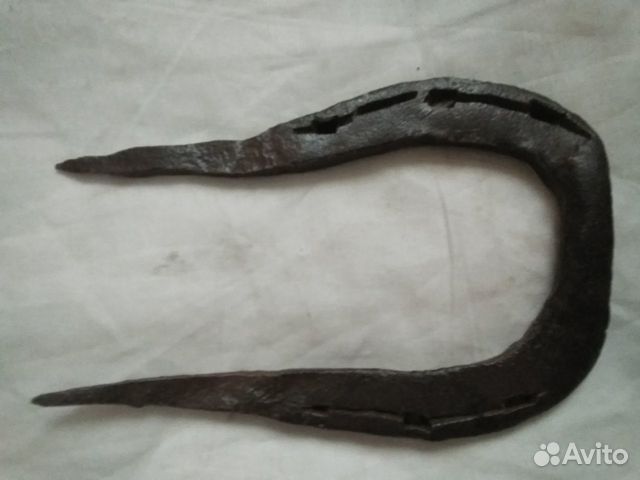 Лошадиная кованая подкова