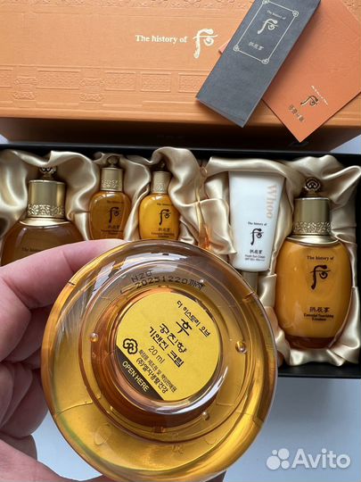 The History of Whoo Gongjinhyang Essential