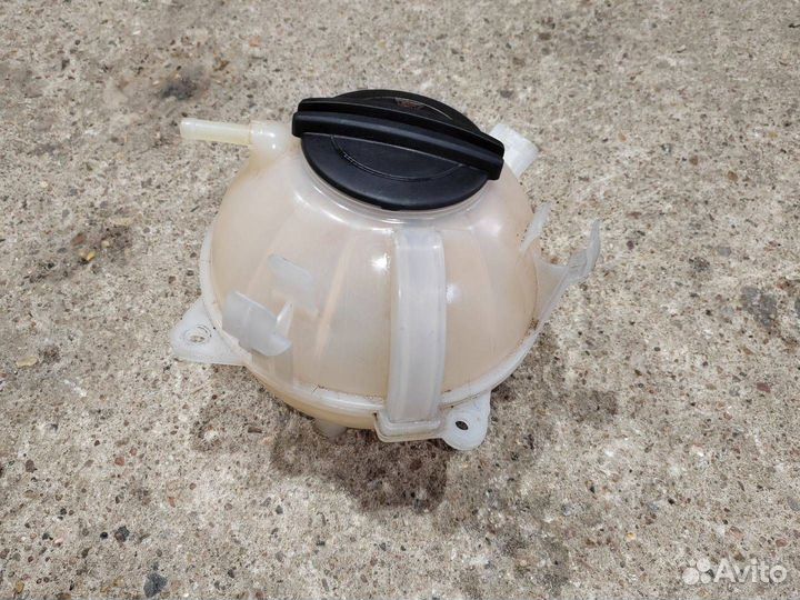 Бачок расширительный Volkswagen Tiguan 2011