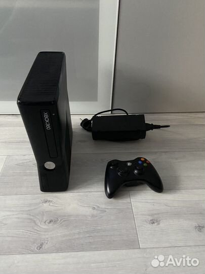 Xbox 360 S 250 Gb прошита+2 джойстика